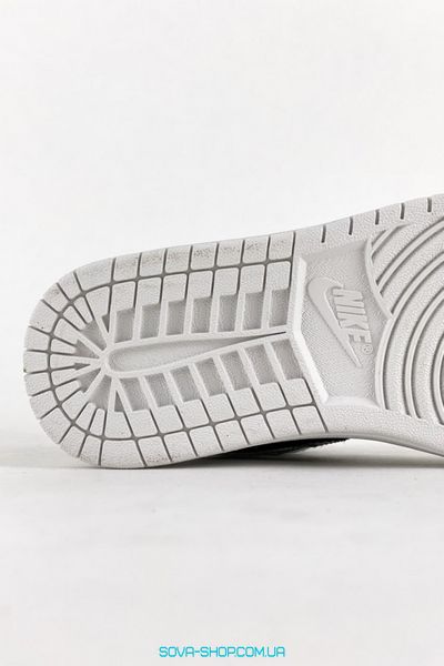 Женские баскетбольные кроссовки Nike Air Jordan 1 Retro White Black фото