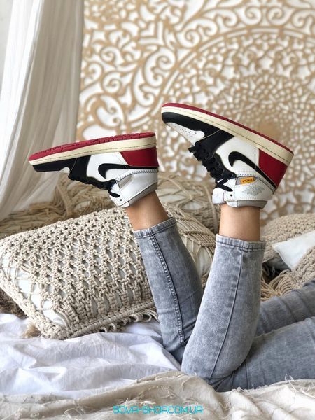 Жіночі баскетбольні кросівки Jordan 1 Retro High Patent Red Black White Nike фото