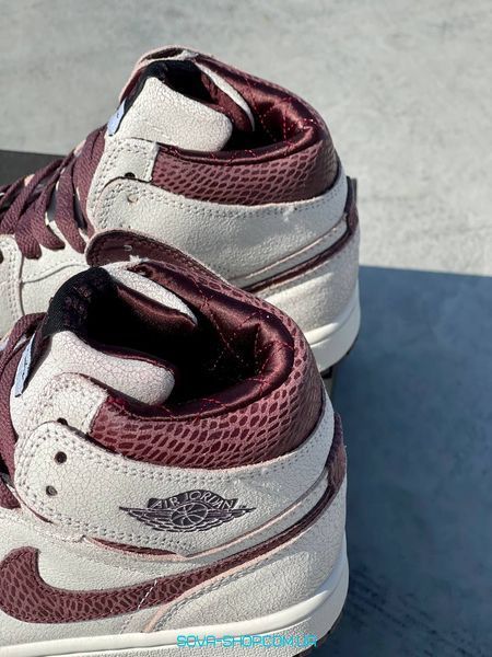 Женские баскетбольные кроссовки Nike Air Jordan 1 Retro High OG A Ma Mani&eacute;re фото