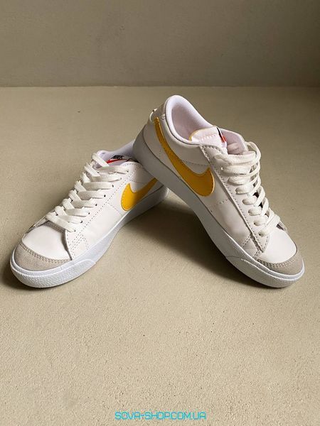 Жіночі кросівки Blazer Low Yellow Nike фото