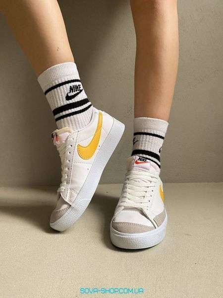 Жіночі кросівки Blazer Low Yellow Nike фото