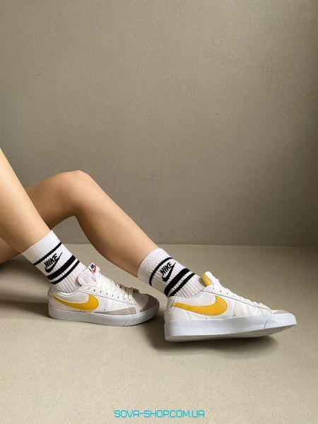 Жіночі кросівки Blazer Low Yellow Nike фото