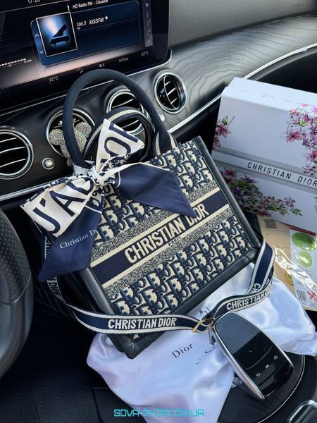 Женская сумка Christian Dior Medium Book Tote Bag in Blue Dior Oblique Embroidered Canvas Premium фото