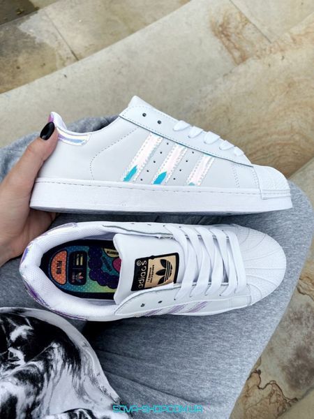 Жіночі кросівки Superstar Hologram Adidas фото