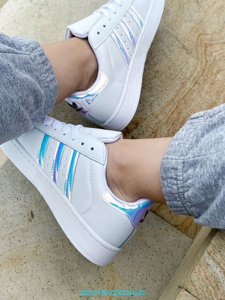 Жіночі кросівки Superstar Hologram Adidas фото