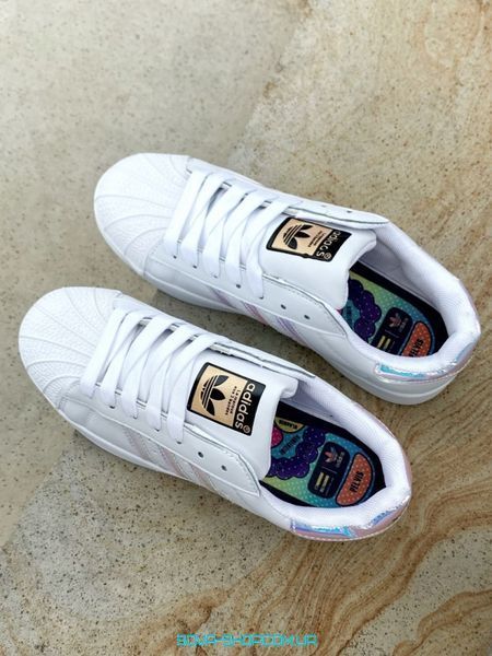 Жіночі кросівки Superstar Hologram Adidas фото