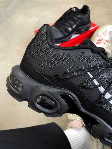 Air max store utility triple black