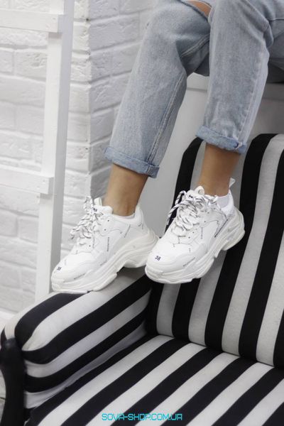 Жіночі кросівки Triple S Logo White Balenciaga фото