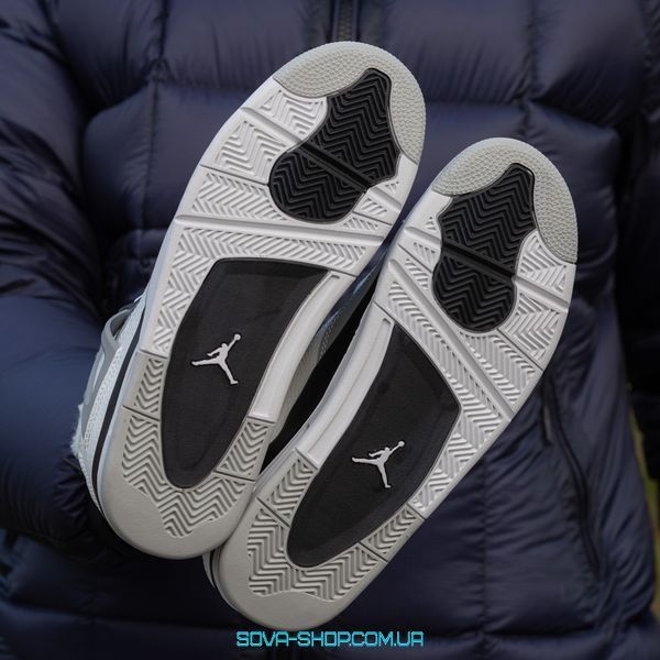 Зимові чоловічі та жіночі кросівки (хутро) Nike Air Jordan 4 White/Grey/Black фото
